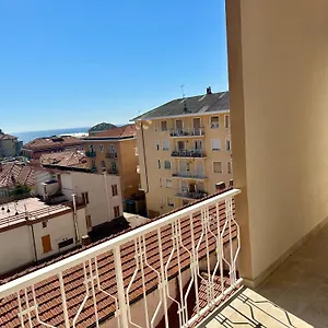 Appartamento Casa Maestrale - Elegante Con Balcone Vista Mare, Finale Ligure